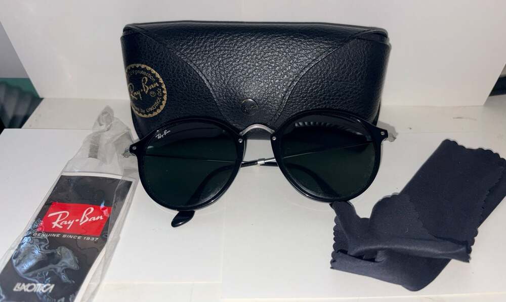 Ray-Ban RB2447 Round Fleck Sunglasses Black with case